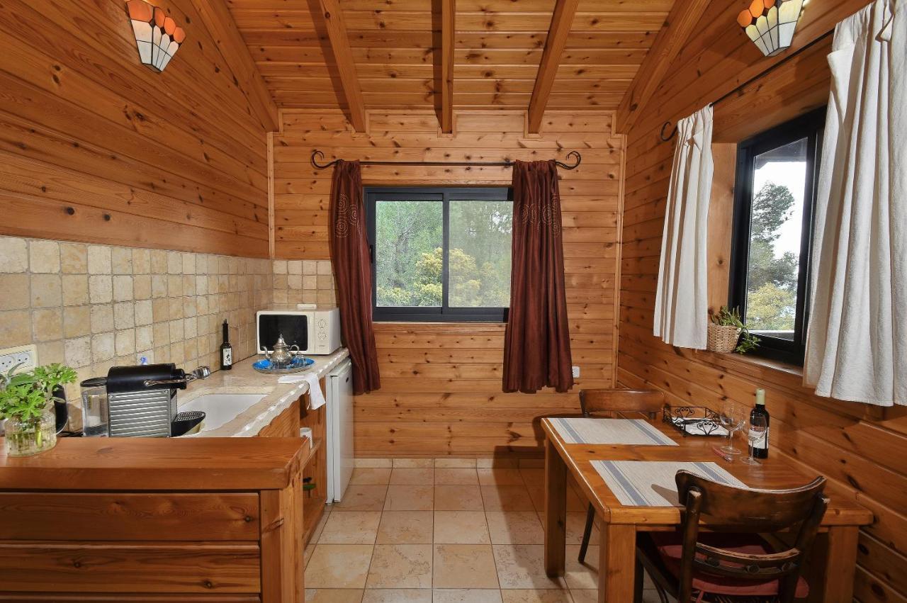 Zimmers At The Forest Amirim Exterior foto